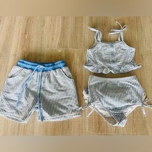 💙🤍Love and Grow, Blue Seersucker bathing suits
4T/ 3T Excellent condition!